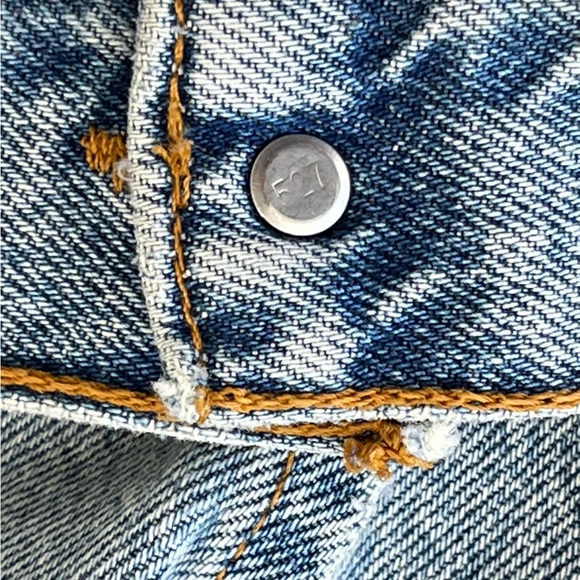 Vintage Levi’s Women’s 4 Pockets Faded Trucker Jean Jacket - Picture 6 of 15